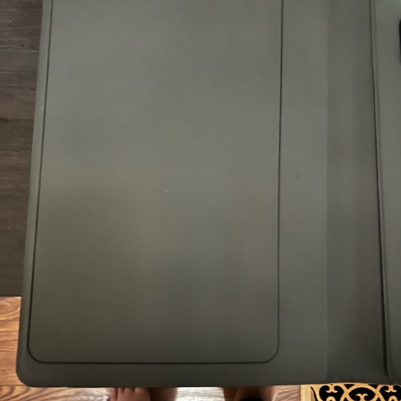 Tablet/ipad case never used but not in box - Picture 4 of 5